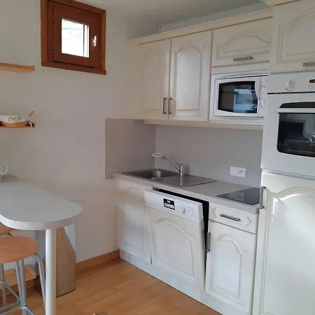 - 2 Pièces, 6 Personnes, 42m², Au Pied Des Pistes Avec Garage Privatif - Fr-1-516-182 *