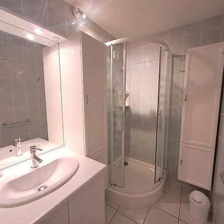 Appartement - 2 Pièces, 6 Personnes, 42m², Au Pied Des Pistes Avec Garage Privatif - Fr-1-516-182 *
