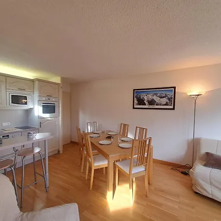 Appartement - 2 Pièces, 6 Personnes, 42m², Au Pied Des Pistes Avec Garage Privatif - Fr-1-516-182 *